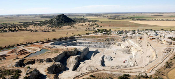 Mawson's Pyramid Hill Quarry 2000's